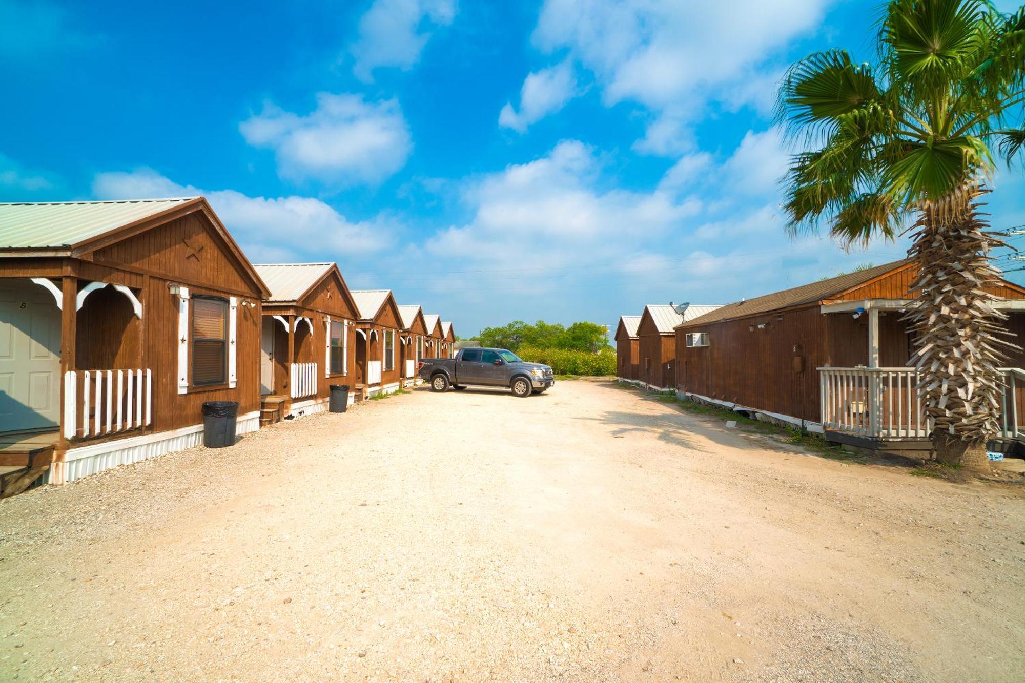 Grand Eagle Ford Lodge & Rv Park Tilden Εξωτερικό φωτογραφία